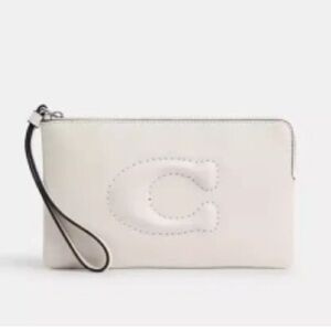 $168 COACH LARGE CORNER ZIP WRISTLET IN WHITE